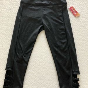 Sculpting strappy Capri leggings